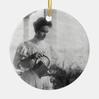 Helen Keller som bevattnar växtporträtt Julgransprydnad Keramik