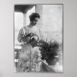 Helen Keller Watering Plants Porträtt Poster