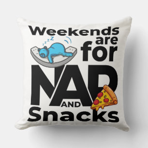 Helg är för Naps and Snacks Kudde