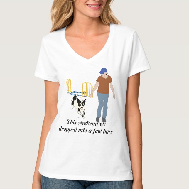 Helg släpps ut i Pub Tee Shirt (Framsida)