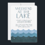 Helg vid sjön Sällhetsresa Inbjudningar<br><div class="desc">Någonstans längs vägen förvandlades möhippan från en klassisk tillställning värd av brudgummens far till en helg med utsvävningar med spel och massor med sprit. Men det kan finnas en tillställning mittemellan dessa två ytterligheter. Stugan är den ultimata platsen för en möhippa: det finns sol, vatten, sprit och dina brudar. Vad...</div>