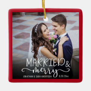 Helgdag av gift och nylyft foto av Merry Red Julgransprydnad Keramik