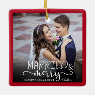 Helgdag av gift och nylyft foto av Merry Red Julgransprydnad Keramik