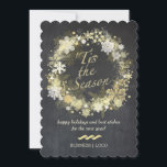 Helgdag av Guld Snowflake-utandning Julkort<br><div class="desc">Vackra helgdag av chic, glatt snöflingor och stjärnor i skuggor av guld och vit faux-kritbakgrund illustrerad på anpassningsbar Business | Helgdagskort för företag. Toppens elegant och moderna platta helgdagskort som du kan anpassa helt med din egen formulering för att fira den kommande vinterjulhelgen! Du kan också ändra textens storlek, teckensnitt...</div>