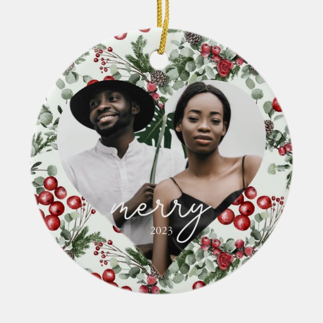 Helgdag Berries and Greenery Heart Photo Julgransprydnad Keramik (Framsidan)