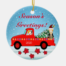 Helgdag Cats får en Julgran i en röd Lastbil Julgransprydnad Keramik