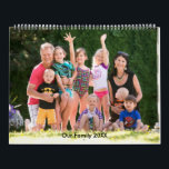 Helgdag för Family Photo Personalize IT-Anpassning Kalender<br><div class="desc">Helgdag med familjefotografier. Byt ut bilderna mot dina egna. Foton i familjen är Photography © Storytree Studios,  Stanford,  CA. Dessa foton är tillgängliga som exempel på använda och ger tillstånd för Zazzle-butiksinnehavare.</div>