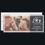 Helgdag för hund Photo Chalkboard-julkort Julkort<br><div class="desc">Önska dina vänner en familj i God jul med den här roligten och det här festkortet för helgdag. Anpassa med ett foto av din hund, katt eller husdjur och anpassa texten med hjälp av mallarna för enkel använda. Det skulle också bli ett helgdag för perfekt till ett veterinärkontor eller till...</div>