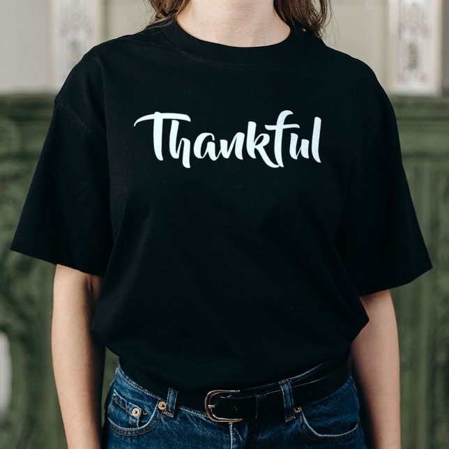 Helgdag för tunn, modern, minimal, svart Thanksgiv T Shirt (Skapare uppladdad)