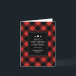 Helgdag Red and Black Buffalo Check Play Winter Kort<br><div class="desc">Sprid helgdag till vänner,  familj och medarbetare och grannar med ett hälsningskort för personlig med en svart buffelcheck som visar mönster med vitt träd mot en klassisk julröd bakgrund. Anpassa texten inuti för ett förtryckt meddelande och ännu enklare att skicka.</div>