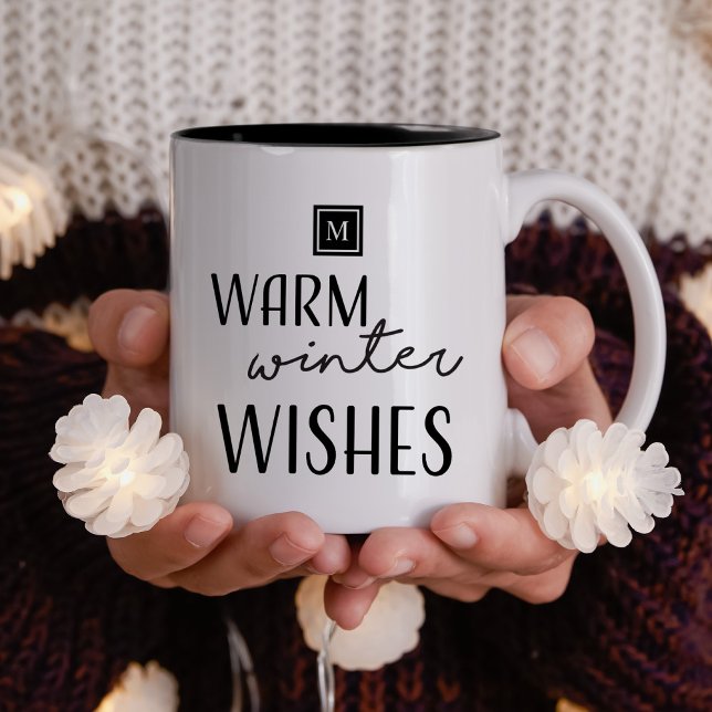 Helgdag Warm Winter Önskemål juloffert Två-Tonad Mugg (Warm winter wishes Christmas Holiday motivation quote in modern typography with a simple monogram.)