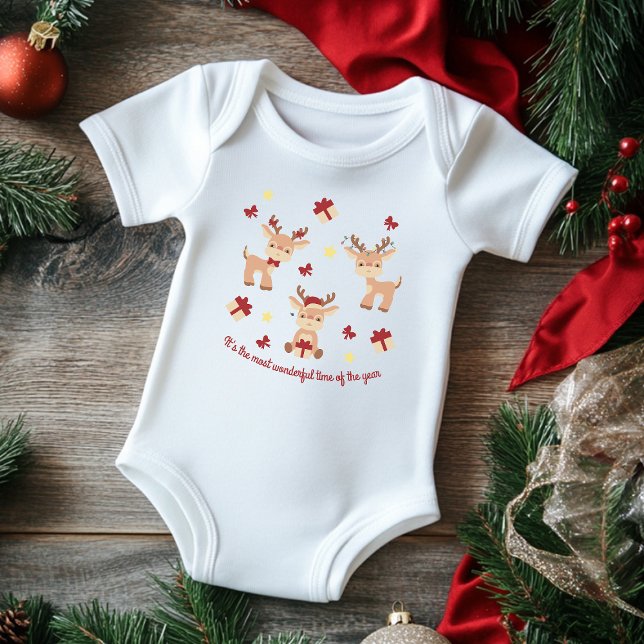 Helgdagar för julgranar i Cute Reindeer Modern T Shirt (Skapare uppladdad)