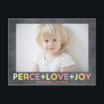 HELGDAGAR PHOTO FÖR FRED KÄRLEK JOY CHALKBOARD  CH HELG VYKORT<br><div class="desc">Minnessäsong med det här enkla och tidlösa helgdag Joy Peace och Kärlek-temade fotokort med snyggt av modern prickad typografi i pastelltoner (grönt, gult, orange, ljusblått, rosa, lilac, lila) på en enkel bakgrund i krita (löstagbar) En fantastisk, men budgetvänlig hälsningskort för jul och Helgdagar som sprider glädje till dina vänner och...</div>