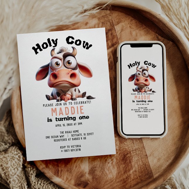 Heliga Cow Caricatures I är en Cowgirl 1:a Birthda Inbjudningar (Skapare uppladdad)