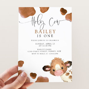 Heliga Cow Jag är en Cute Brown Cow Birthday Inbjudningar