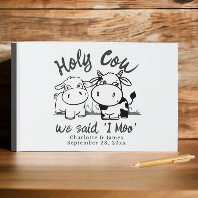 Heliga Cow vi sa i Moo Personlig Gästböcker (Holy Cow We Said I Moo Personalized Guest Book from Ricaso. Whimsical cute cattle couple, add names)