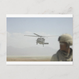 Helikopter samlar in trupper vykort