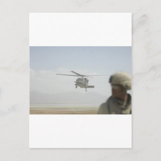 Helikopter samlar in trupper vykort
