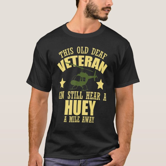 Helikopterpiloten Vietnam hör en huey A mile på vä T Shirt (Framsida)