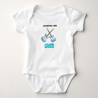 Helklädd babydräkt t shirt