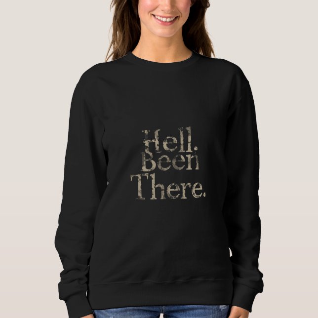 “Hell? Been There.” – Minimalist Dark Humor T Shirt (Framsida)