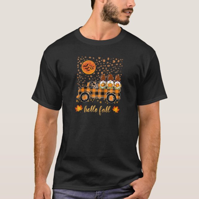 hello fall Funny Gnomes Holding Pumpkin Riding Tru T Shirt (Framsida)