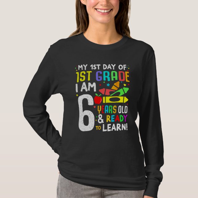 Hello First Day Of 1ST Grade  Back To School 2023  T Shirt (Framsida)