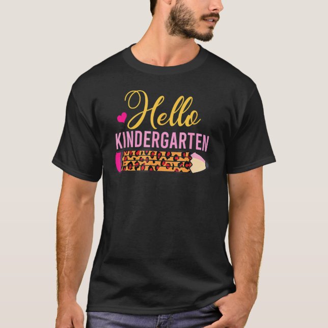 Hello Kindergarten Leopard Back To School Teacher  T Shirt (Framsida)