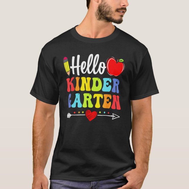 Hello Kindergarten Team Kindergarten Back To Schoo T Shirt (Framsida)