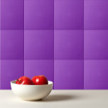 Helviolett, ljusstark lila kakelplatta<br><div class="desc">Fast,  ljusstark,  ljusstark lila.</div>