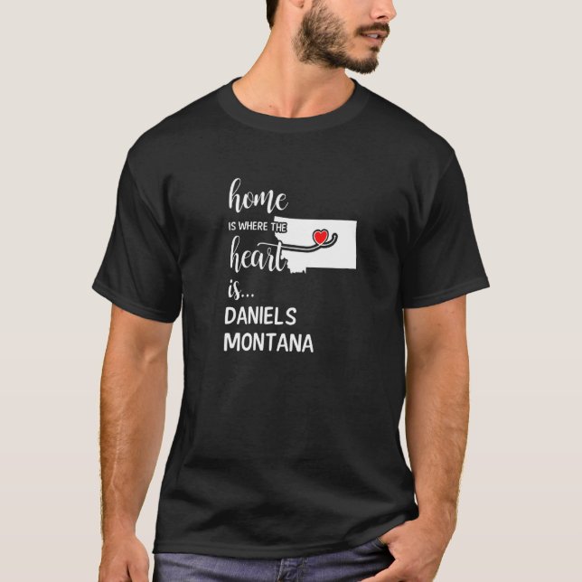 Hem är där hjärtat är Daniels County Montana T Shirt (Framsida)