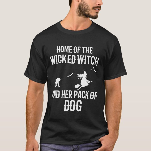 Hem för Wicked Witch och hennes paket med hundar T Shirt (Framsida)