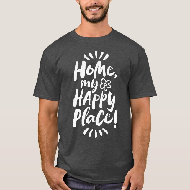 HEM Lycklig Ställe! Mysigt Comfy - Homebody T Shirt (Framsida)
