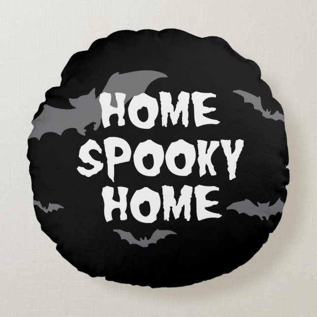 HEM SPOOKY HOME ACCENT PILLOW RUND KUDDE (Framsidan)