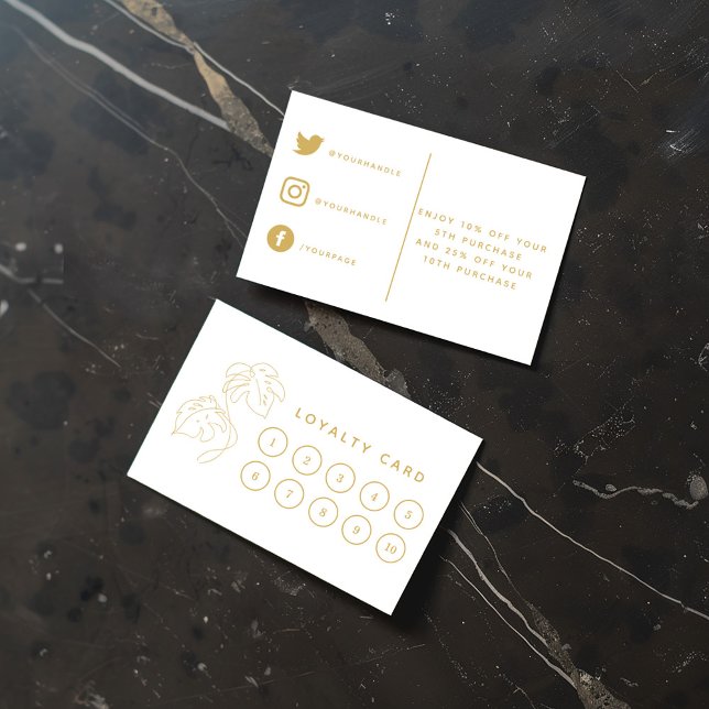 Hemfabriksverkstad, modernt förmånskort för guld. lojalitetskort (Modern white and gold loyalty card with monstera leaf icons and social media details)