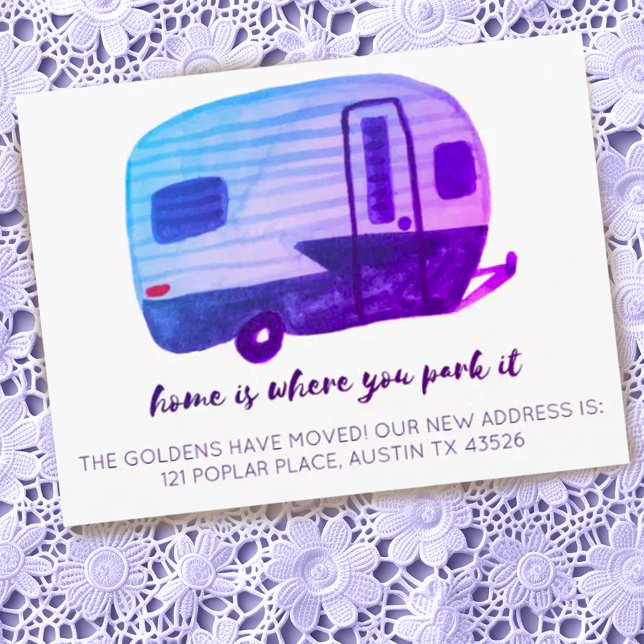 HEMMA ÄR DÄR DU PARLAMENTERAR DEN Nya adress Campe Vykort (Custom new address postcard with watercolor retro RV trailer. Add your own text to customize it!)