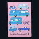 Hemmet är där du parkerar Retro Camper Motorhome R Kökshandduk<br><div class="desc">Dansa ditt kök med den här coolan handduken. Gör en underbar hemmabio eller jubileumsgåva! Du kan anpassa den och även lägga till text. Kolla min affär efter mycket mer färg och mönster plus matchande köket saker!</div>