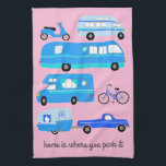 Hemmet är där du parkerar Retro Camper Motorhome R Kökshandduk<br><div class="desc">Dansa ditt kök med den här coolan handduken. Gör en underbar hemmabio eller jubileumsgåva! Du kan anpassa den och även lägga till text. Kolla min affär efter mycket mer färg och mönster plus matchande köket saker!</div>