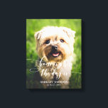 Hemmet är där Hund är Anpassningsbarnas fotoarbets Canvastryck<br><div class="desc">Charming calligraphy stil brev läser: "home is the hund is" över din egen hund foto. Anpassa den här lodräts layoutarbete till din familj eller ditt husdjurs namn och det år de gått med din besättning.</div>