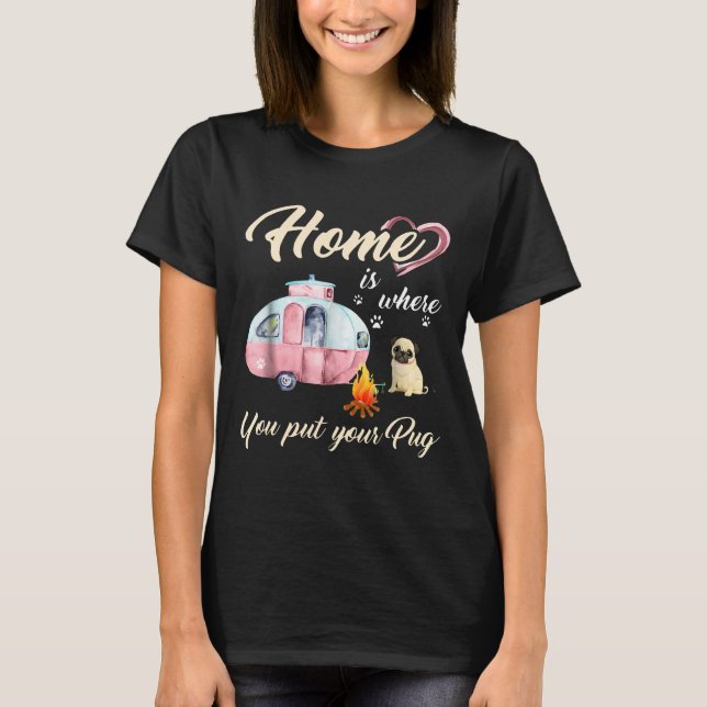 Hemmet är där man sätter sin Pug T Shirt (Framsida)