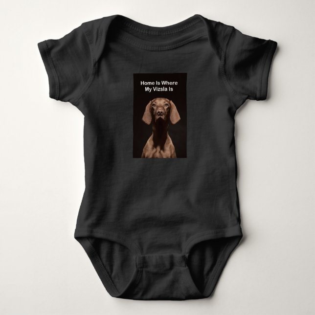 Hemmet är där min Vizsla är T Shirt (Framsida)
