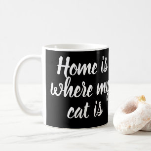 Hemmet är där mitt katt är vitt skript svart kaffemugg