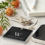 Hemmonogram svart för familjen<br><div class="desc">Black KeyChain för Family Home Monogram. I svart med vit text. Anpassa med er egen text, typsnitt och färg. En vacker nyckelkedja skulle vara en underbar gåva. Vi inbjudan besöker vår Zazzle-butik, Life on Memory Lane, för att se vårt växande utbud av gåvor till tillfällen. Kontakta oss om du behöver...</div>
