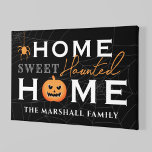 Hemsöt hemlandsbo Personlig Halloween Canvastryck<br><div class="desc">Välkomna dina gäster med den här personligen för roligten Halloween canvas Wall Art. snyggtens typografi innehåller ordalydelsen "Home Sweet Haunted Home" med anpassningsbar för din familj namn och accenter av en skrämmande jack-o-lantern-pumpor,  en läskigt farlig spider och spindelnätets bakgrund. Innehåller ett svarta,  grått,  vitt och orange färg-schema.</div>