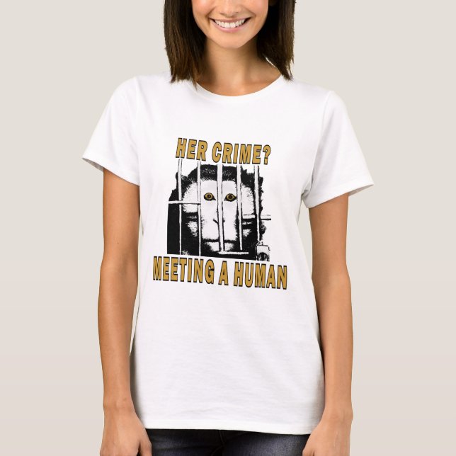 Henne som är brotts-? t-shirt (Framsida)