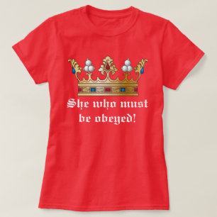 Henne som måste lydas t shirt