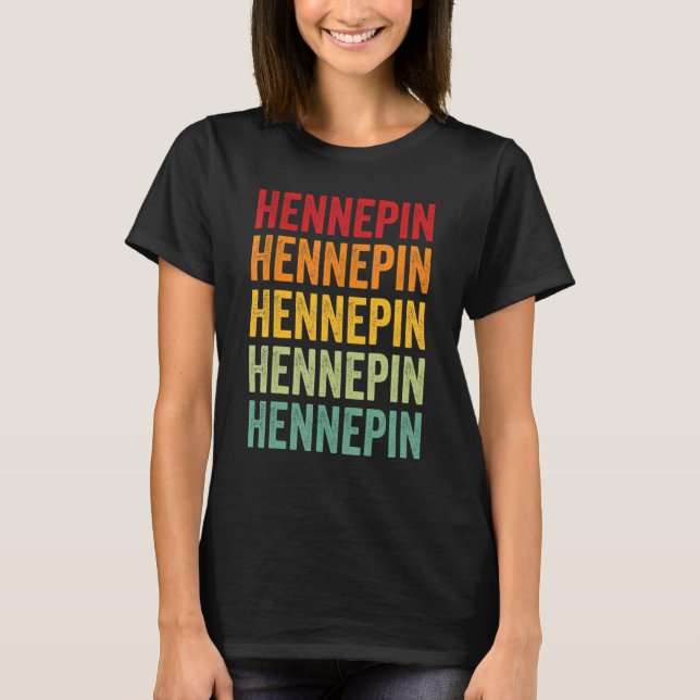 Hennepin County Minnesota Rainbow Text Design T Shirt (Framsida)