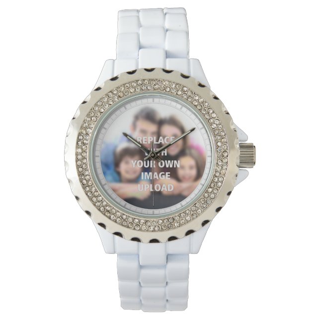 Hennes familjefoto på ett ur armbandsur (Framsida)
