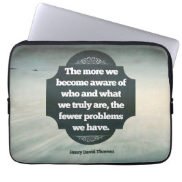 Henry David Thoreau Inspirational Quote "Medveten" Laptop Fodral