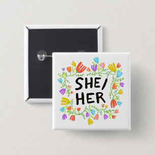 HER Pronouns Rainbow Blommigt Knapp